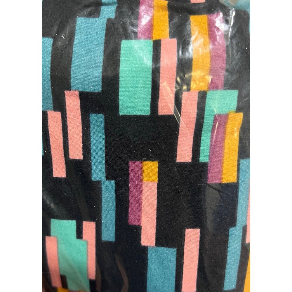 OS LuLaRoe Leggings. Fits‎ size 2-10/12.